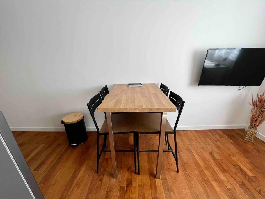 Appartement Climatise / Centre-Ville / 4 Personnes Безансон Экстерьер фото